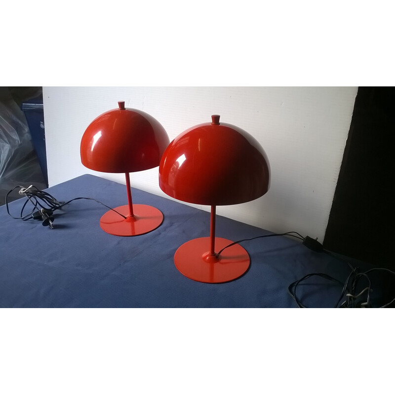 Paire de lampes de table en fer laqué rouge - 1960