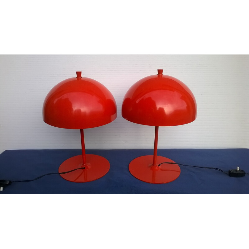Paire de lampes de table en fer laqué rouge - 1960