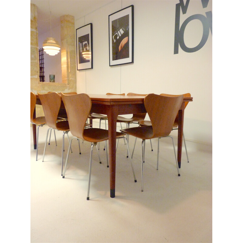 Set of table and 8 "Série 7" chairs in teak, Arne JACOBSEN & Niels O. MOLLER - 1970s