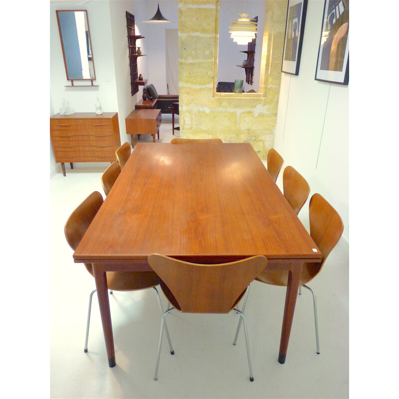 Set of table and 8 "Série 7" chairs in teak, Arne JACOBSEN & Niels O. MOLLER - 1970s