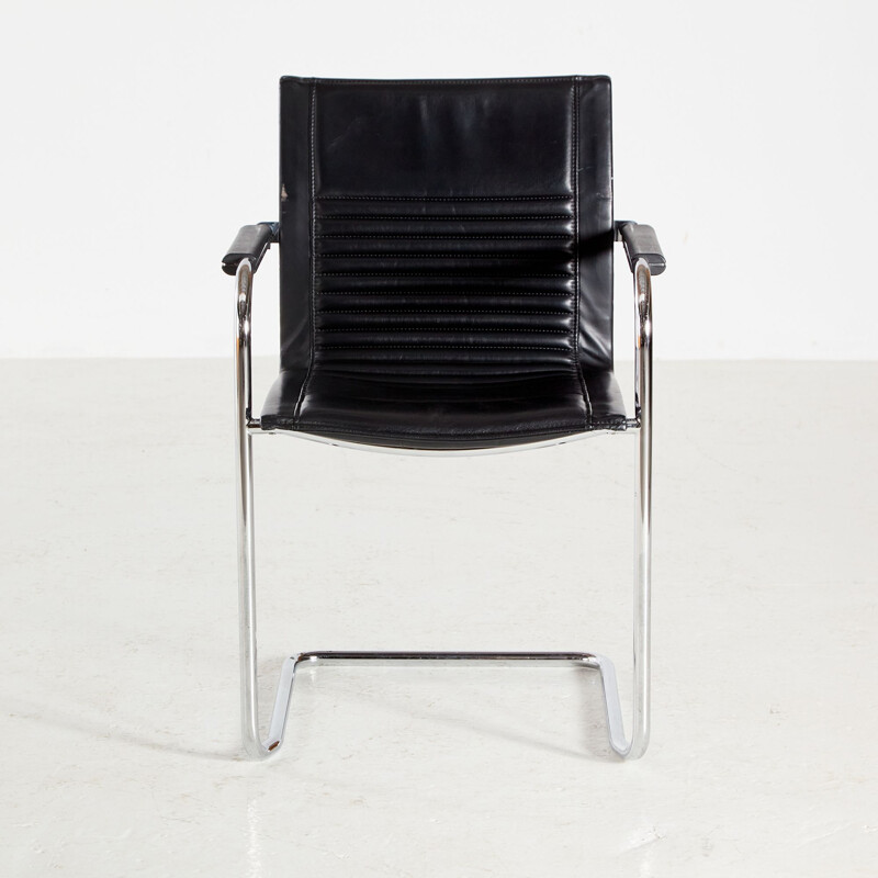 Diálogo sobre o vintage de cadeira de braços da colecção de arte Walter Knoll, 2000