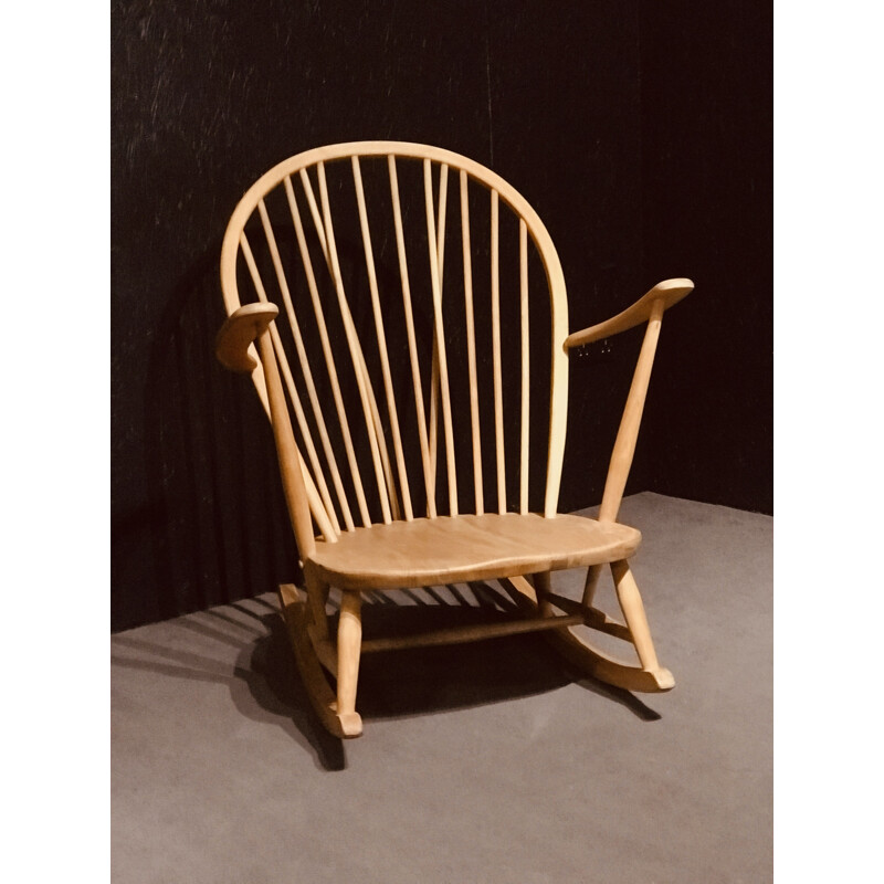 Sedia a dondolo vintage in legno di olmo chiaro di Lucian Ercolani per Ercol, 1960