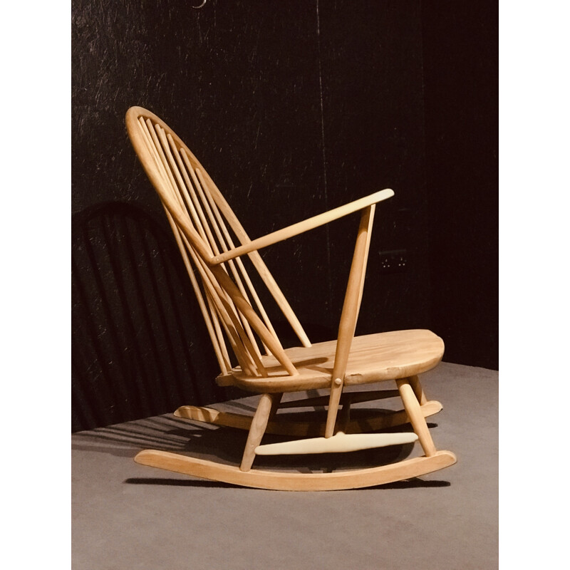 Vintage schommelstoel in licht iepenhout van Lucian Ercolani voor Ercol, 1960