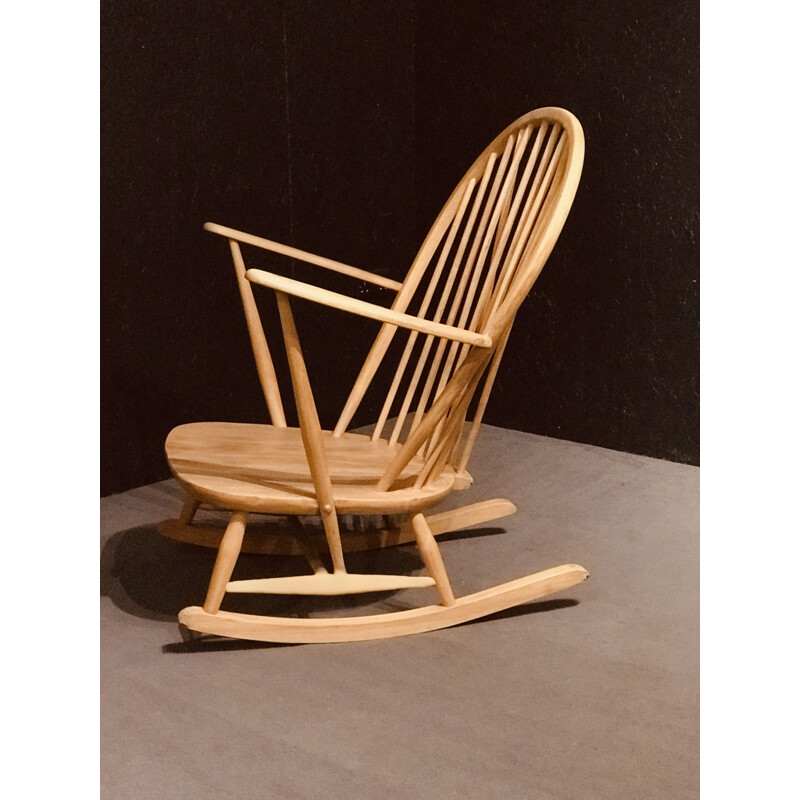 Vintage schommelstoel in licht iepenhout van Lucian Ercolani voor Ercol, 1960