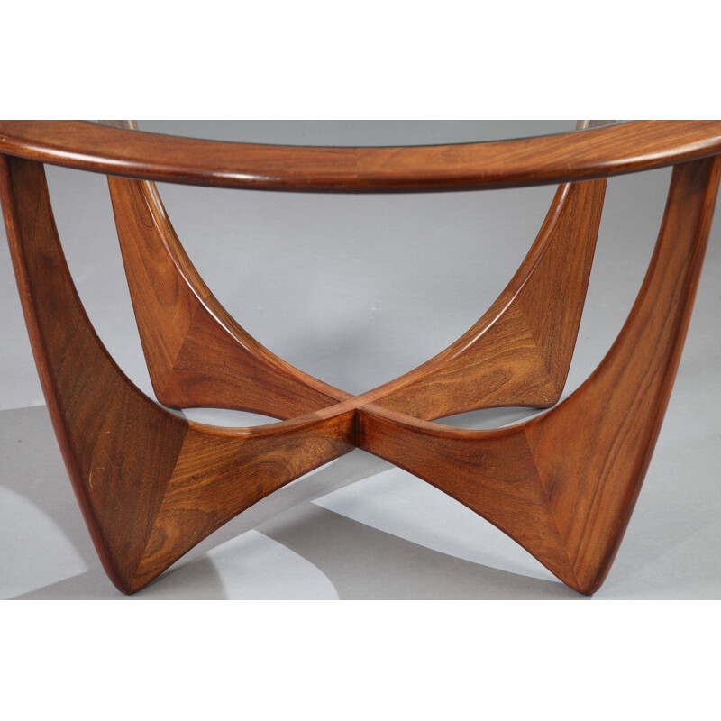 Round G-Plan "Astro" coffee table in teak and glass, Victor WILKINS - 1960s