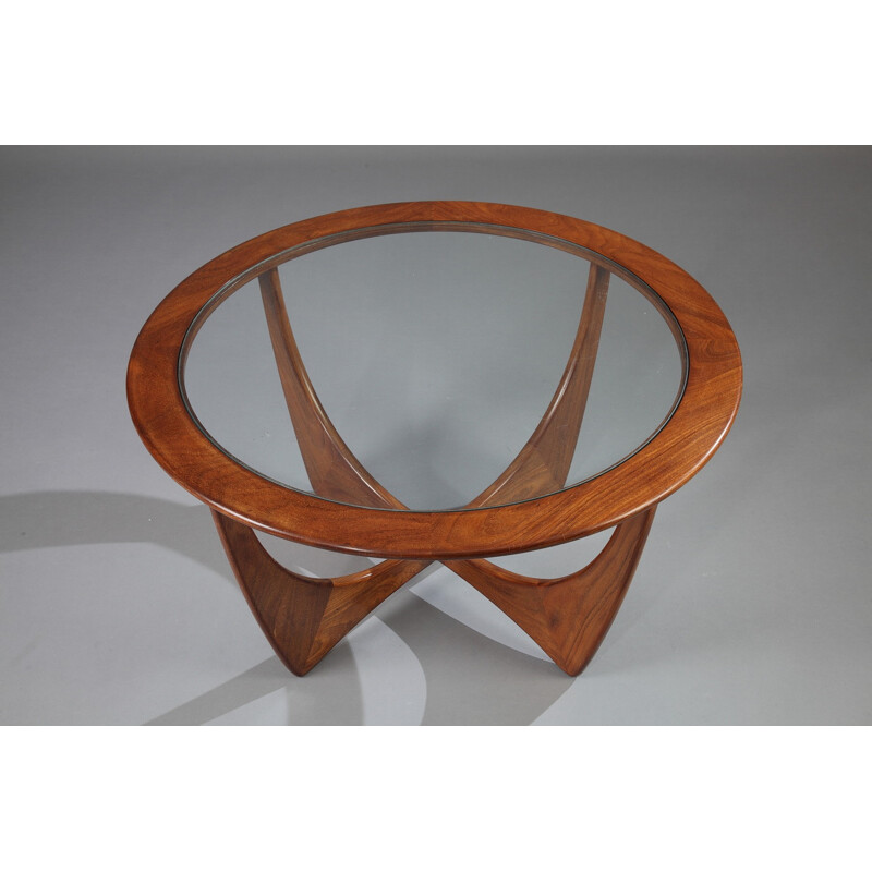 Round G-Plan "Astro" coffee table in teak and glass, Victor WILKINS - 1960s