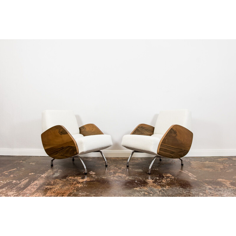 Pair of vintage walnut armchairs in white bouclé by Janusz Różański, 1950s