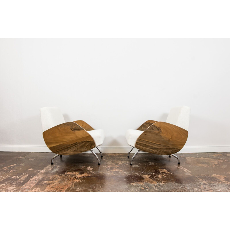 Pair of vintage walnut armchairs in white bouclé by Janusz Różański, 1950s