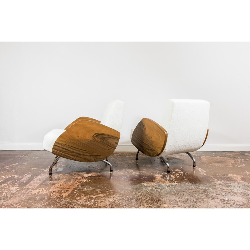 Pair of vintage walnut armchairs in white bouclé by Janusz Różański, 1950s