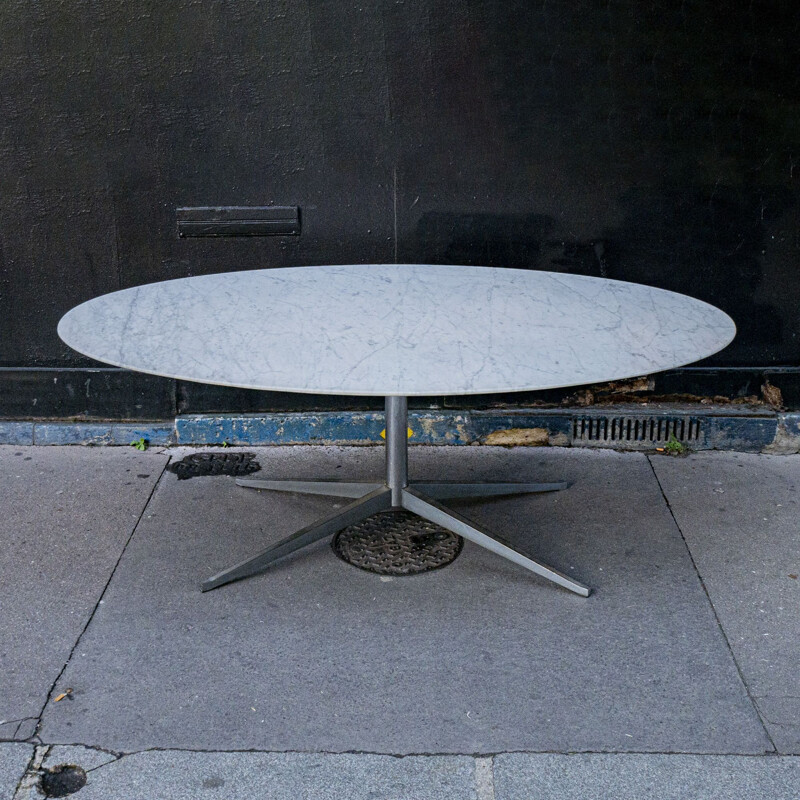 Table ovale vintage en marbre Calacatta de Florence Knoll