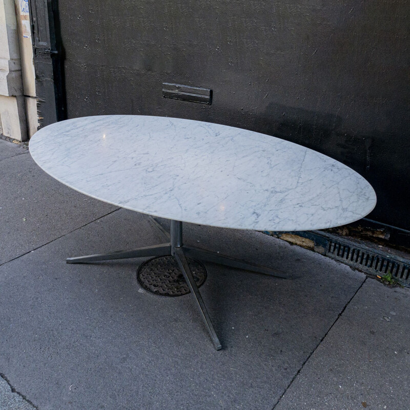 Table ovale vintage en marbre Calacatta de Florence Knoll