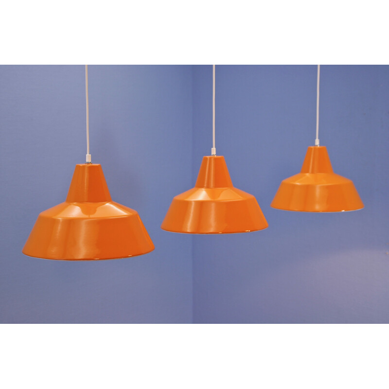 Ensemble de 3 lampes danoises vintage en émail orange par Louis Poulsen, 1970