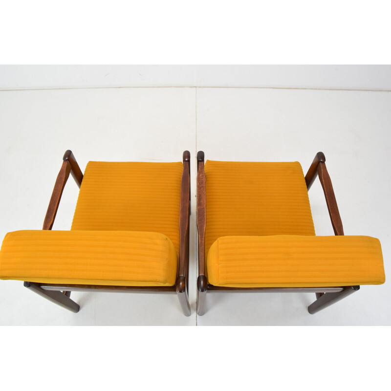 Paar vintage houten en stoffen fauteuils, Tsjechoslowakije 1960