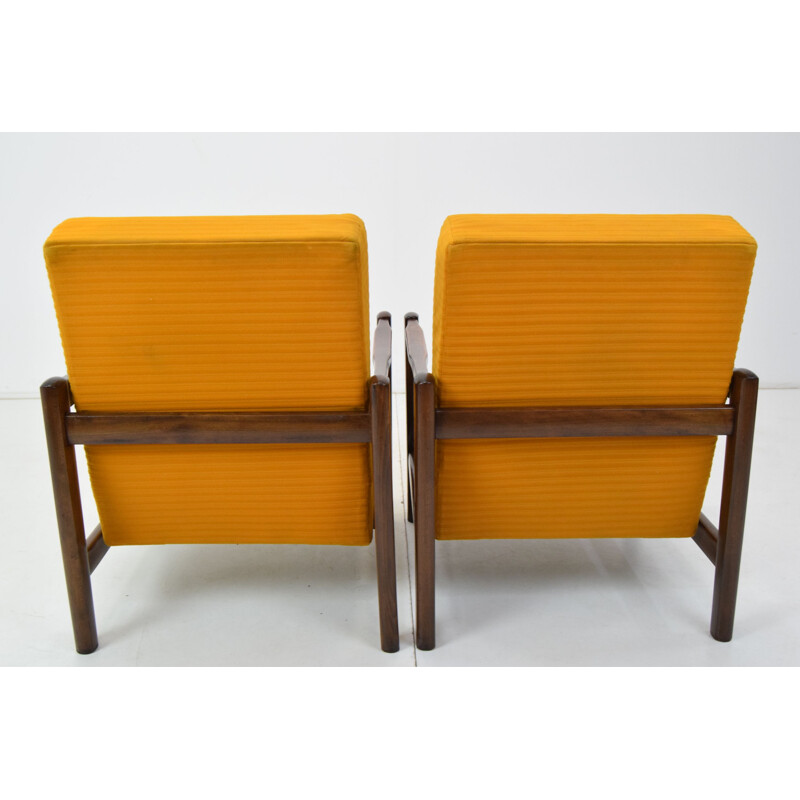 Paar vintage houten en stoffen fauteuils, Tsjechoslowakije 1960