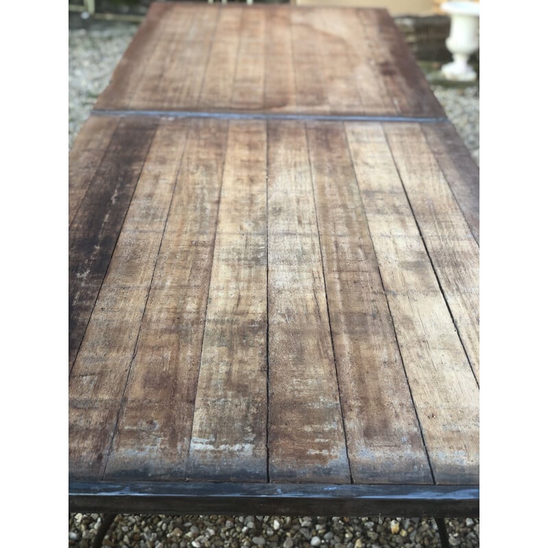 Table Bastide vintage en bois et pied en fer forgé