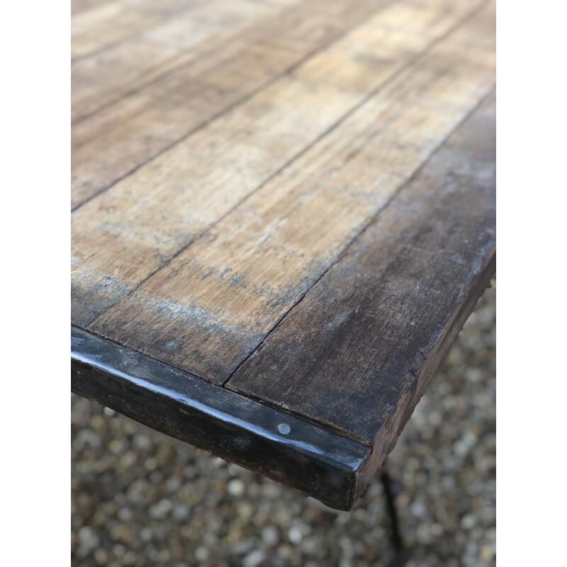 Table Bastide vintage en bois et pied en fer forgé