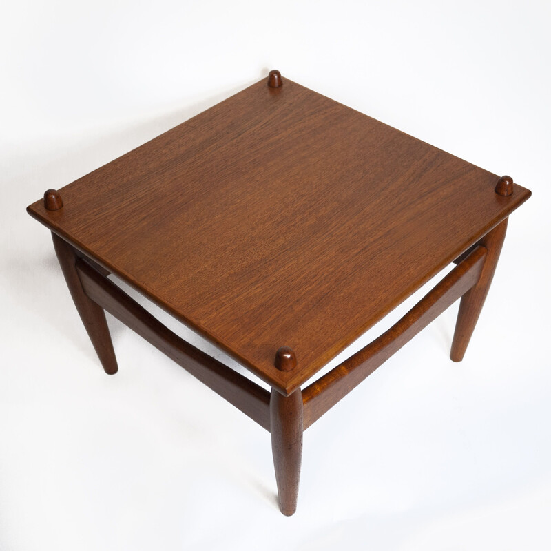 Mid-century scandinavian teak 272 coffee table by Illum Wikkelsø, 1950s