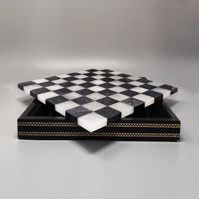 Jeu d'échecs noir et blanc vintage en albâtre de Volterra fait à la main avec boîte, Italie 1960