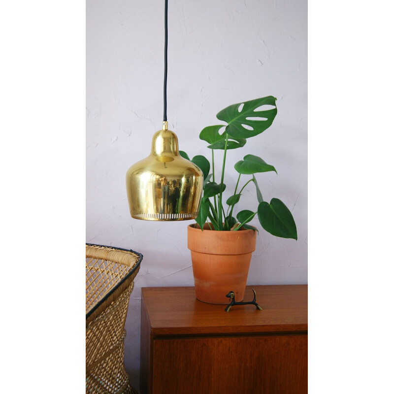 Lámpara de suspensión vintage de latón "Golden Bell" de Alvar Aalto para Artek, 1937