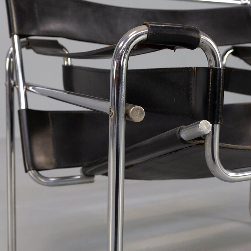 Pair of vintage "wassily" armchairs in black leather by Marcel Breuer for Gavina