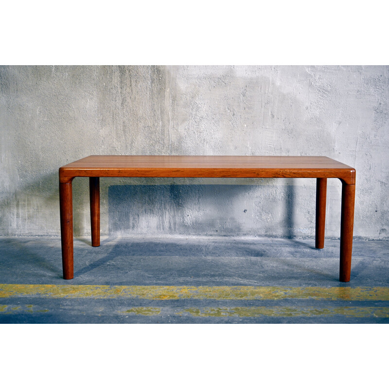 Mesa de centro vintage en teca maciza de Niels Bach, Dinamarca 1970