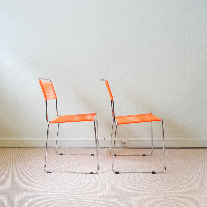 Ein Paar orangefarbene Spaghetti-Stühle im Vintage-Stil von Giandomenico Belotti für Alias, Italien 1980