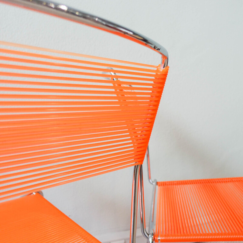 Ein Paar orangefarbene Spaghetti-Stühle im Vintage-Stil von Giandomenico Belotti für Alias, Italien 1980