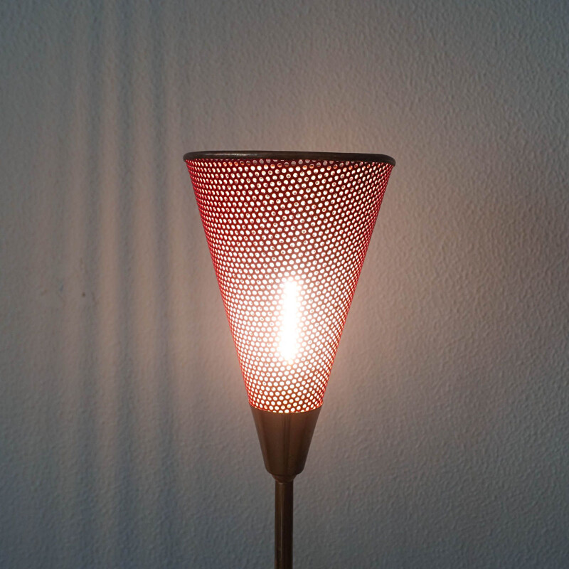 Lampada da terra tedesca d'epoca in ottone e rosso, 1950