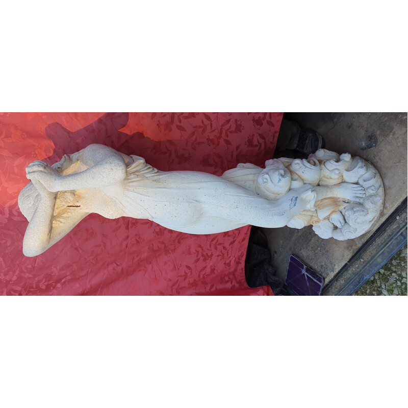 Statue de femme vintage drapée en pierre