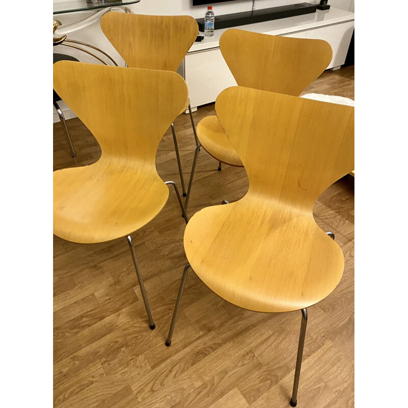 Set of 4 vintage beechwood chairs by Arne Jacobsen for Fritz Hansen