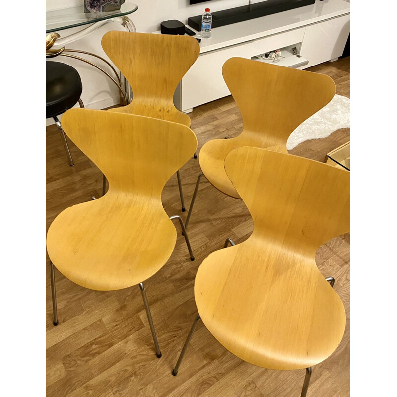 Set of 4 vintage beechwood chairs by Arne Jacobsen for Fritz Hansen