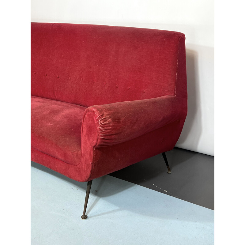 Canapé vintage en velours rouge par Gigi Radice pour Minotti, Italie 1950