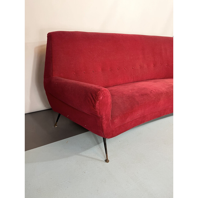 Sofá vintage de terciopelo rojo de Gigi Radice para Minotti, Italia 1950