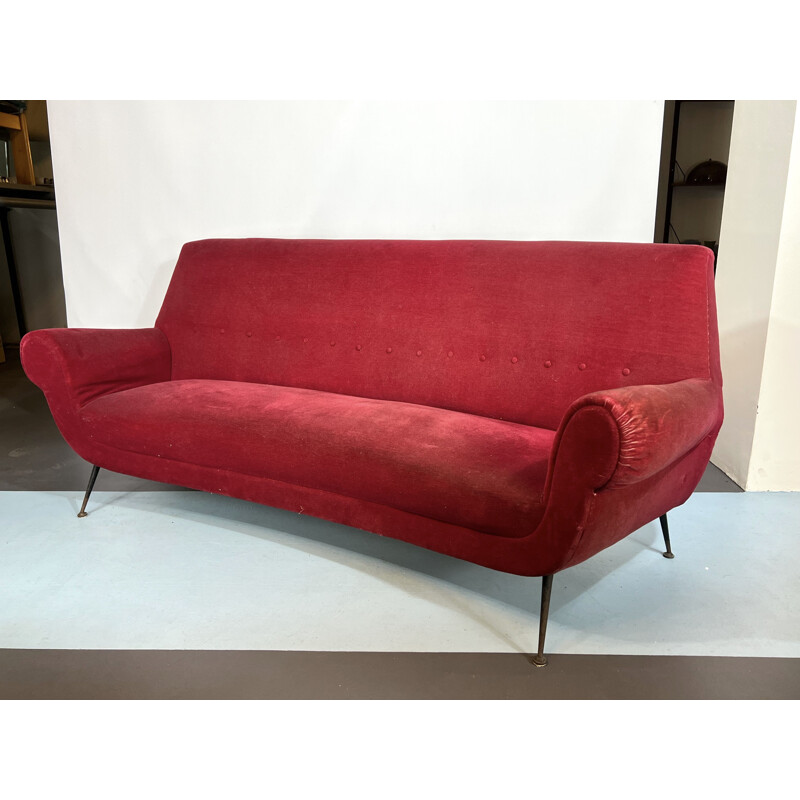 Sofá vintage de terciopelo rojo de Gigi Radice para Minotti, Italia 1950