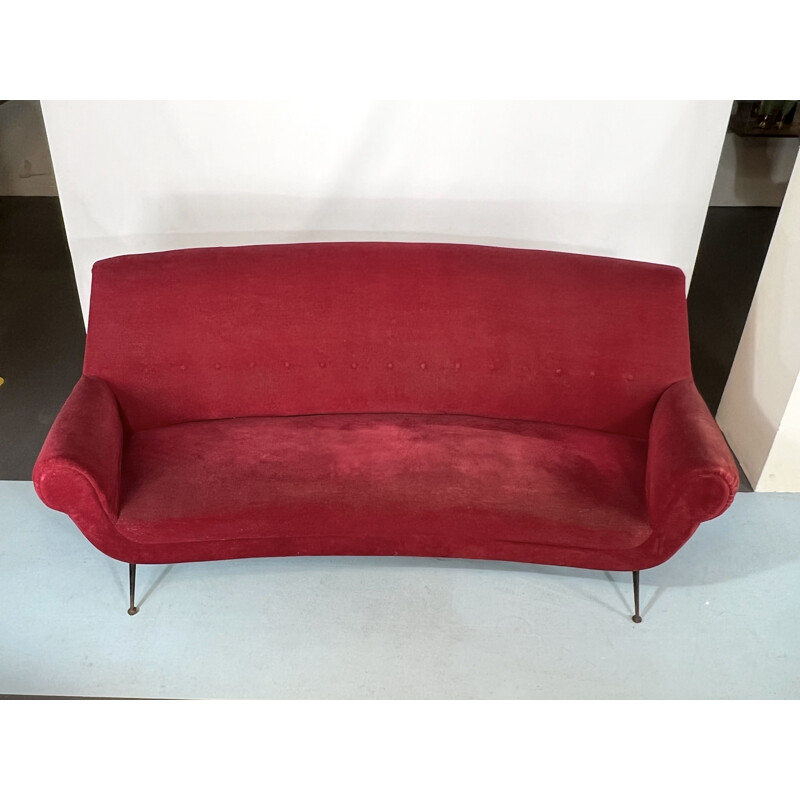 Sofá vintage de terciopelo rojo de Gigi Radice para Minotti, Italia 1950