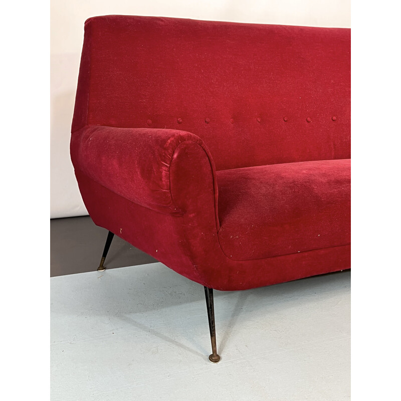 Sofá vintage de terciopelo rojo de Gigi Radice para Minotti, Italia 1950