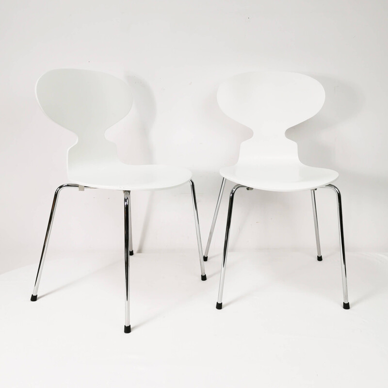 Pair of vintage white chairs by Fritz Hansen by Arne Jacobsen, Denmark 2006