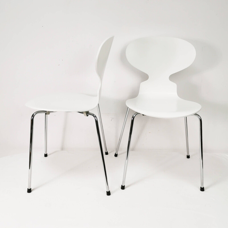 Pair of vintage white chairs by Fritz Hansen by Arne Jacobsen, Denmark 2006