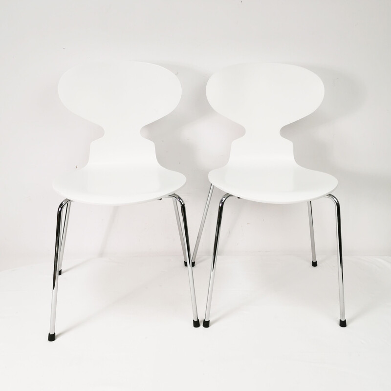 Paire de chaises vintage blanc de Fritz Hansen par Arne Jacobsen, Danemark 2006