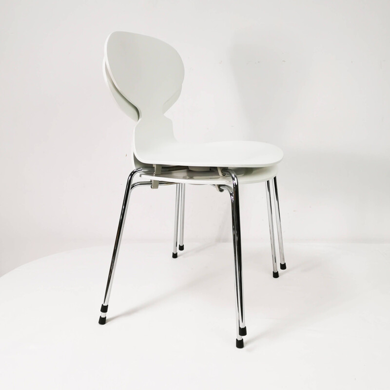 Paire de chaises vintage blanc de Fritz Hansen par Arne Jacobsen, Danemark 2006
