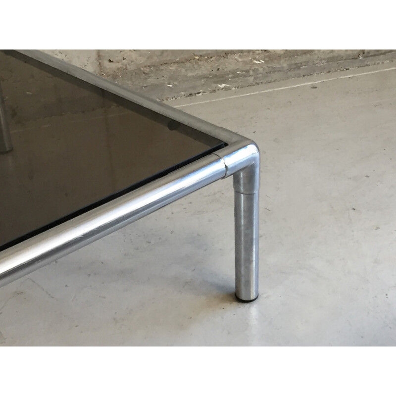 Table basse carrée en métal chromé et verre fumé - 1970
