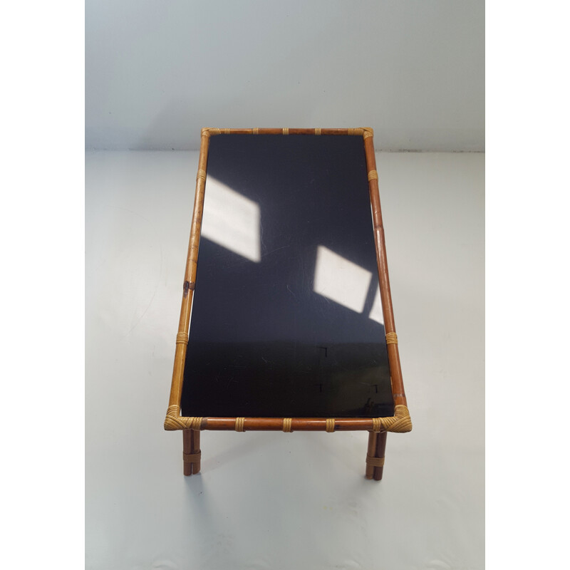 Table basse rectangulaire en rotin et verre noir - 1960 