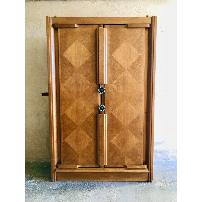 Armoire vintage en chêne massif de Guillerme et Chambron, France 1960