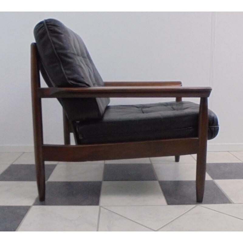 Fauteuil scandinave en cuir noir et bois - 1960