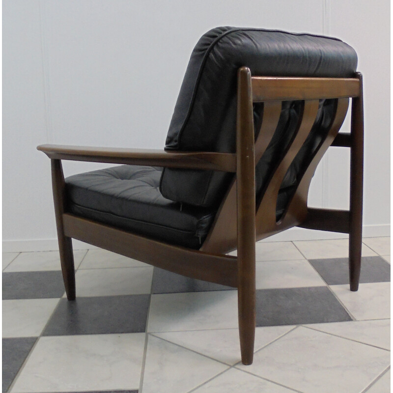 Scandinavian armchair in black leather and wood - 1960s