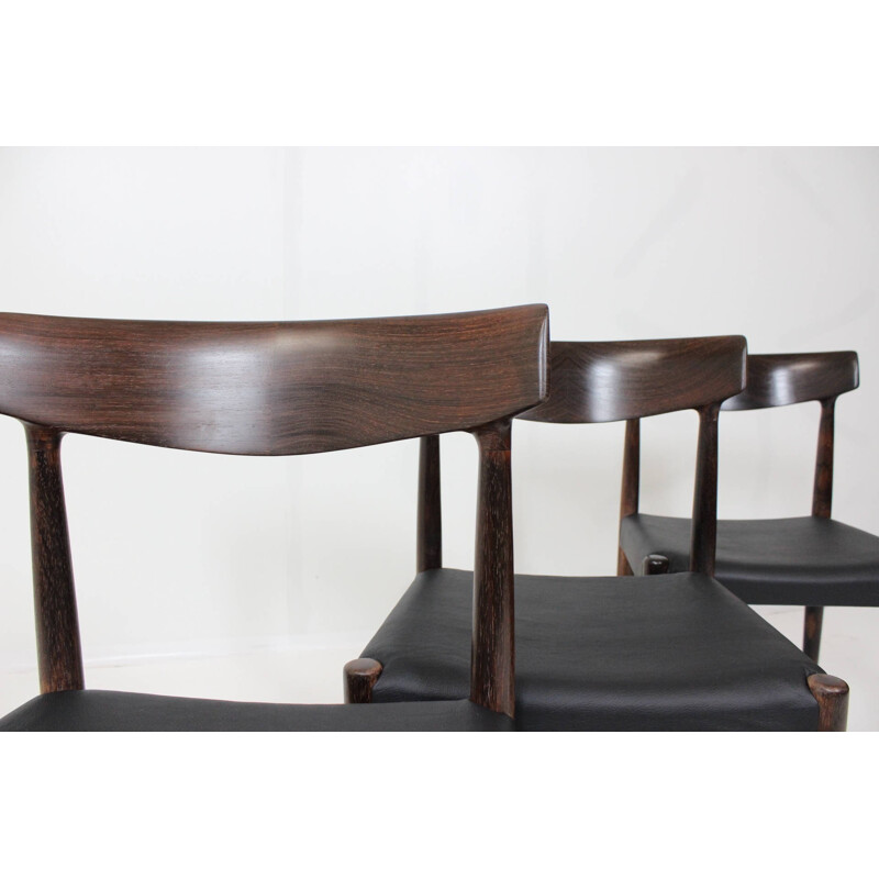 Suite de 4 chaises en palissandre massif et cuir noir - 1960