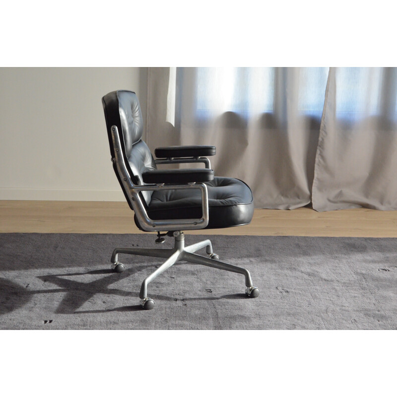 "Lobby" armchair in black leather, Charles EAMES - 1980s