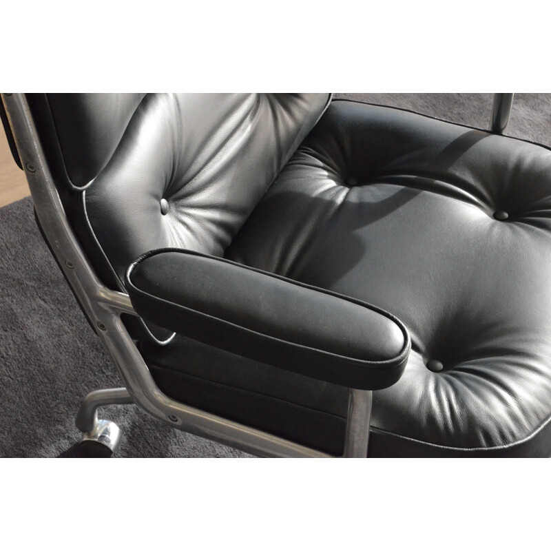 "Lobby" armchair in black leather, Charles EAMES - 1980s