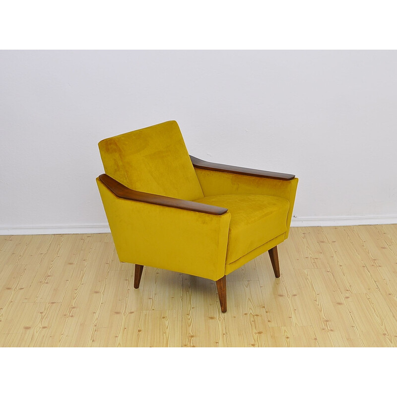 Vintage geel fluwelen fauteuil, 1960
