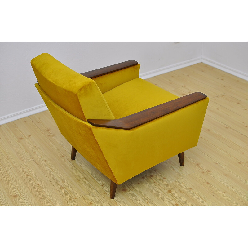 Poltrona vintage in velluto giallo, 1960